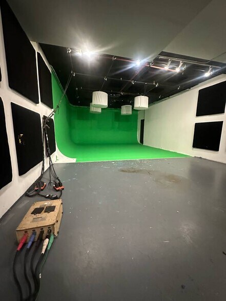 More Photos Of 354 Troutman St, Brooklyn Industrial For Sale