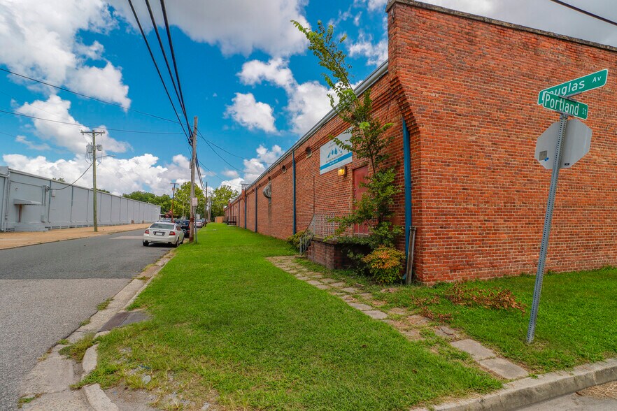 More Photos Of 827 Douglas Ave, Portsmouth Warehouse For Lease