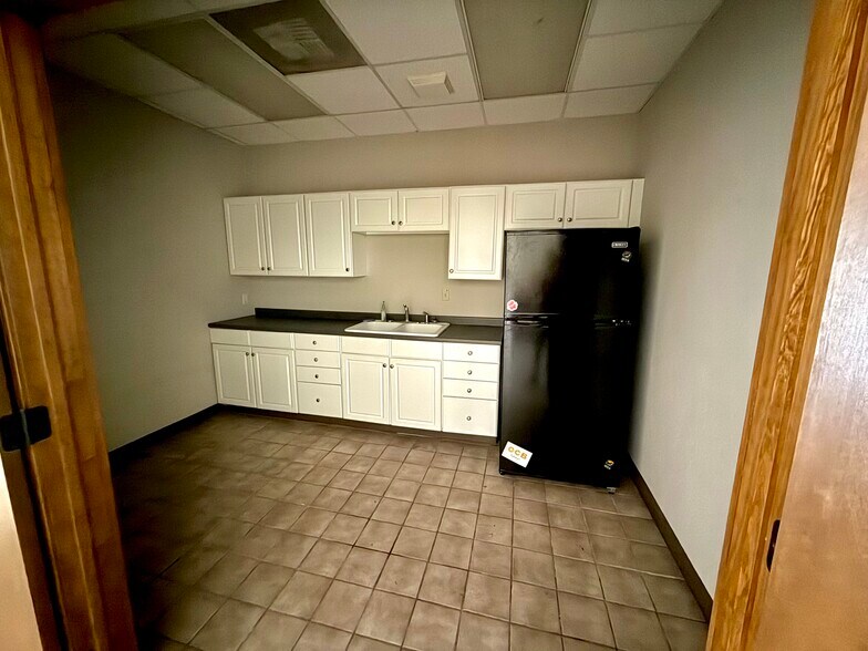 More Photos Of 15 NE 20th St, Lawton Medical For Lease