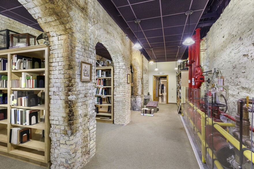 More Photos Of 425 W Water St, Appleton Office For Lease