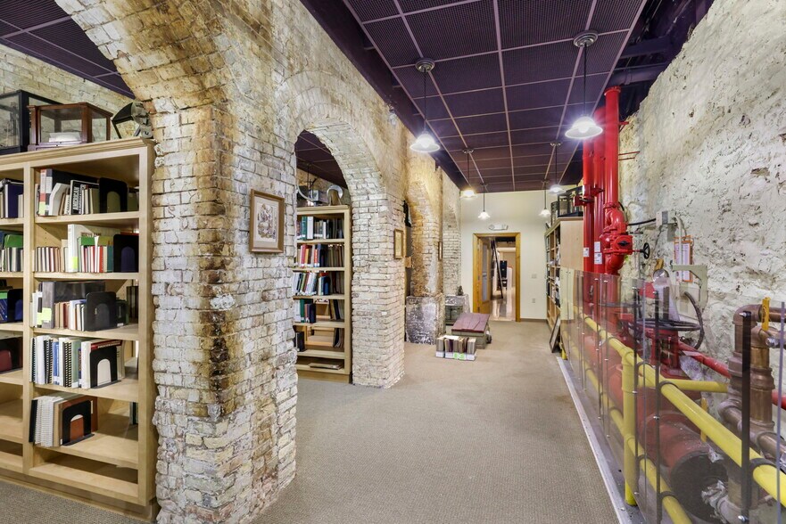 More Photos Of 425 W Water St, Appleton Office For Lease