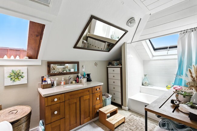 More Photos Of 575 Myrtle St, Half Moon Bay Apartments For Sale