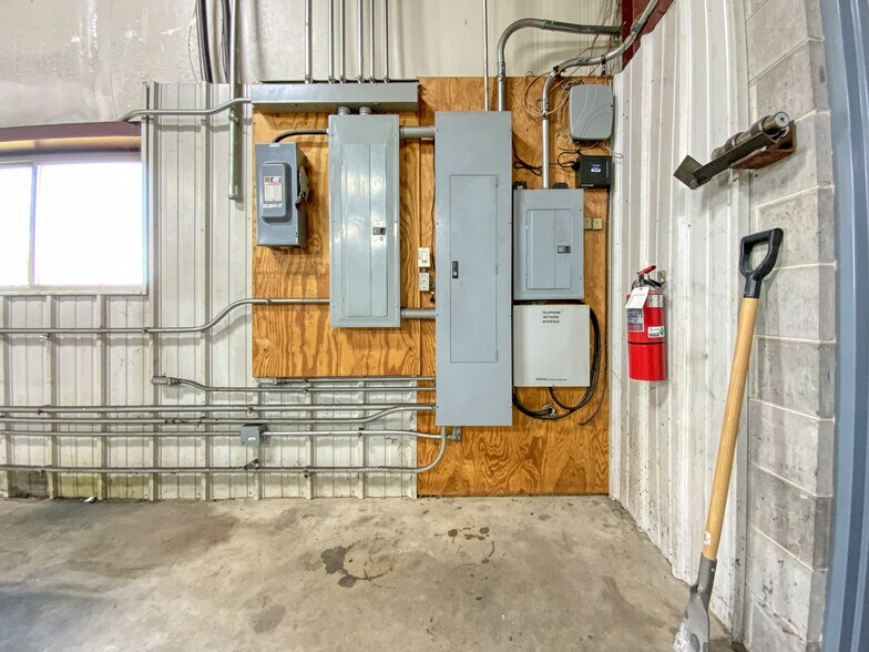 More Photos Of 411 Lorry St, Amherst Manufacturing For Sale