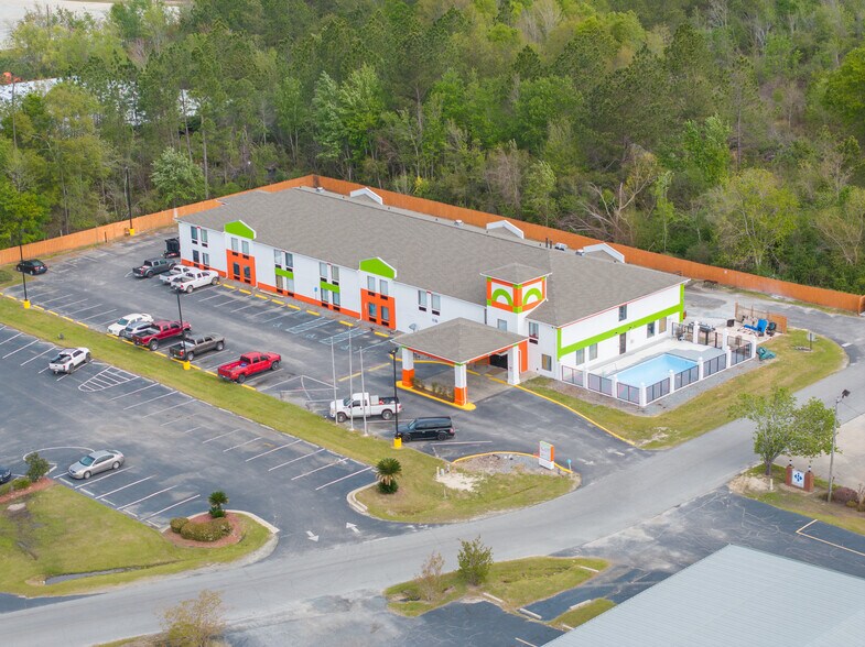 More Photos Of 53 Heritage St, Baxley Hotel For Sale