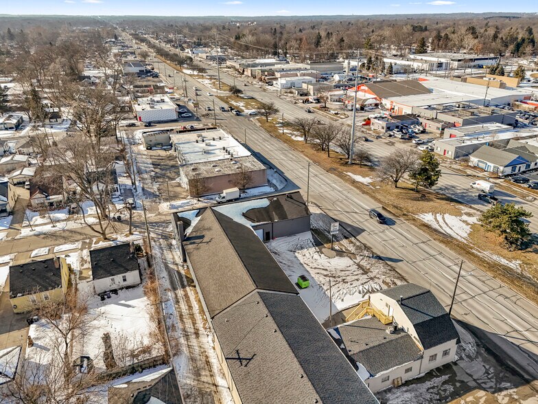 More Photos Of 26289 W Eight Mile Rd, Redford Township Manufacturing For Lease