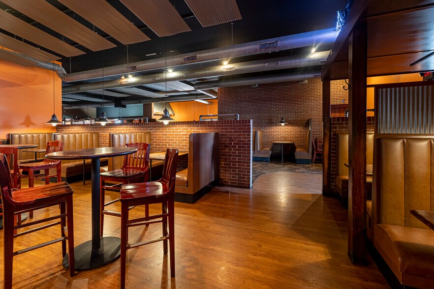 More Photos Of 2700 17th St, Marion General Retail For Sale