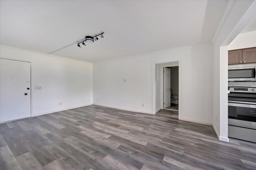 More Photos Of 548 Shattuck Rd, Saginaw Apartments For Sale