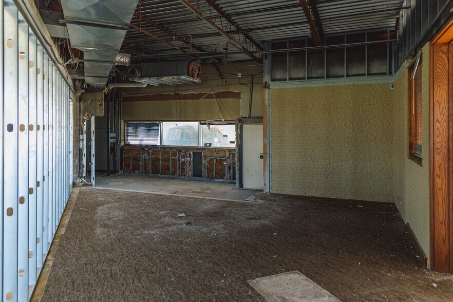 More Photos Of 3200 E Memorial Rd, Edmond Medical For Sale