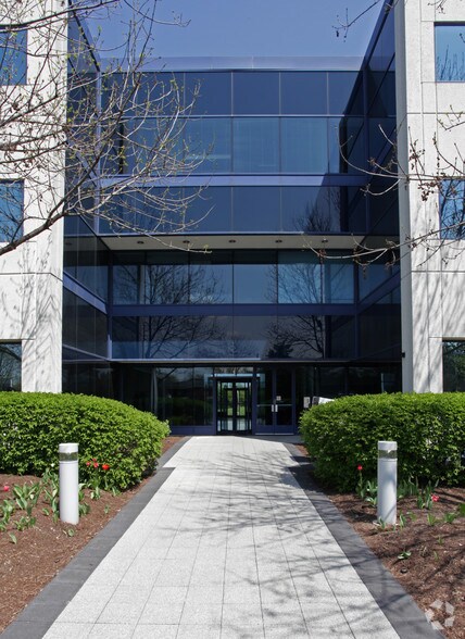 More Photos Of 1 E Oak Hill Dr, Westmont Office For Lease