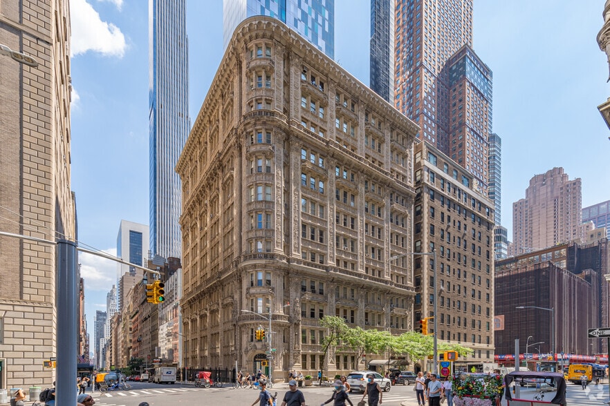 Primary Photo Of 911 7th Ave, New York Apartments For Lease