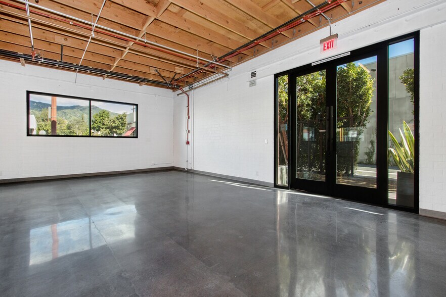 More Photos Of 6325 San Fernando Rd, Glendale Mixed Retail For Lease