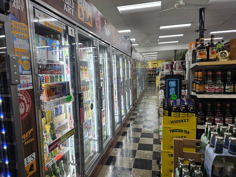 More Photos Of 6500 Frederick Rd, Catonsville General Retail For Sale