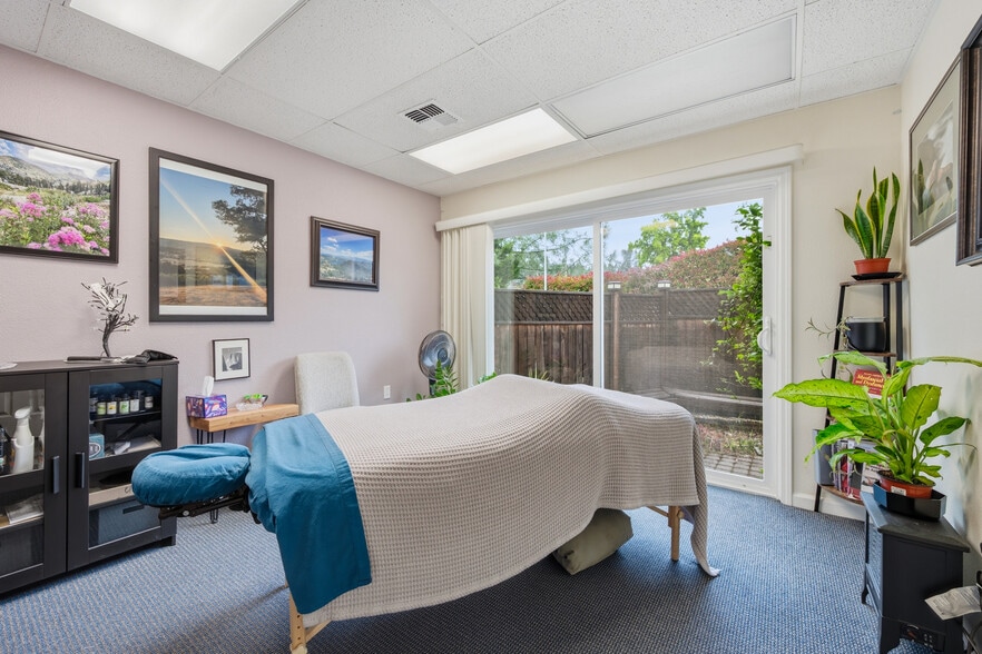 More Photos Of 1097 E Main St, Grass Valley Office For Sale