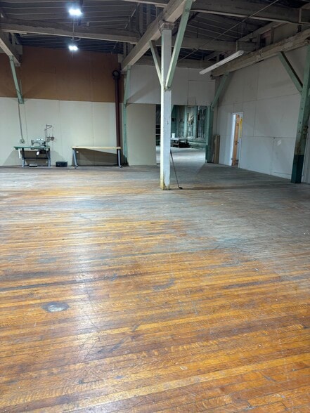 More Photos Of 120 Coit St, Irvington Manufacturing For Lease