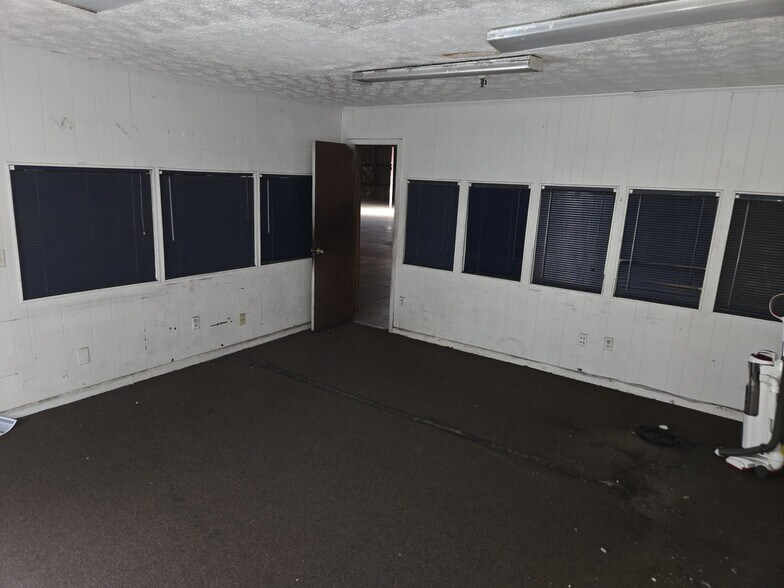 More Photos Of 479 Zoo Pky, Jacksonville Warehouse For Sale