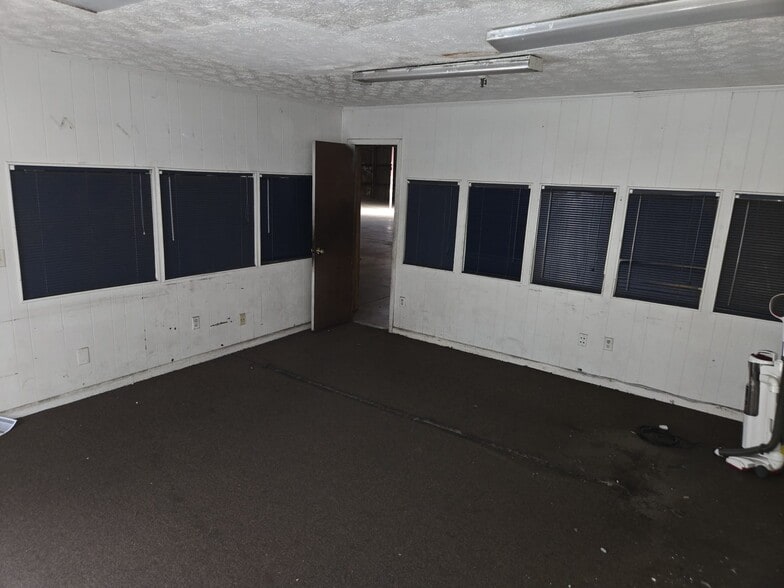 More Photos Of 479 Zoo Pky, Jacksonville Warehouse For Sale