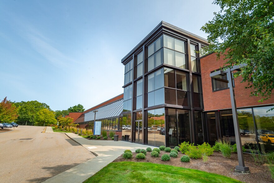 More Photos Of 575 West St, Mansfield Light Distribution For Lease