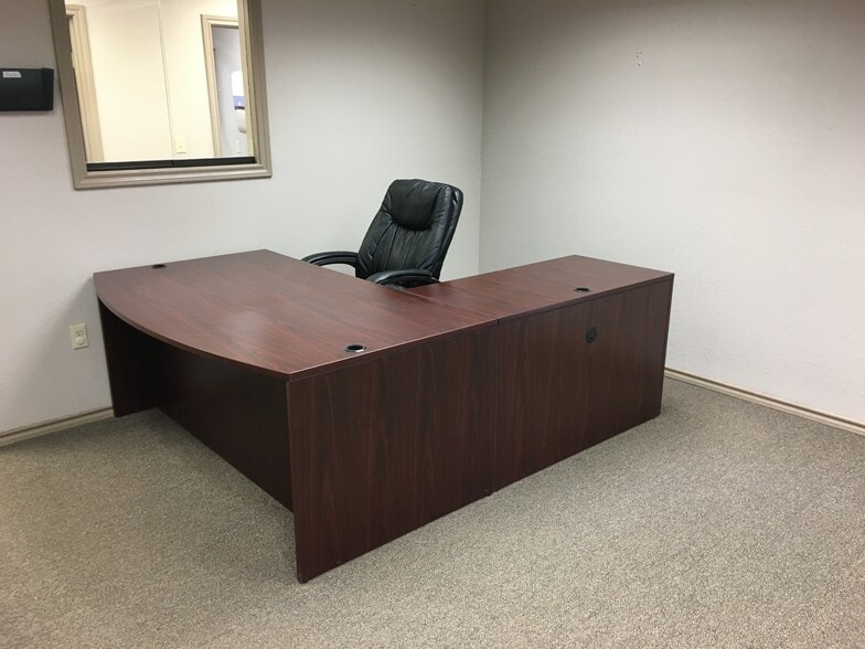 More Photos Of 103 W Gulf St, Sundown Warehouse For Sale