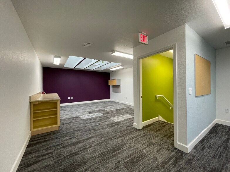 More Photos Of 1701 NW 80th Blvd, Gainesville Office For Sale