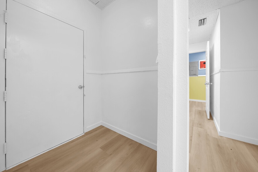 More Photos Of 1419 Sunset Point Rd, Clearwater Office For Sale