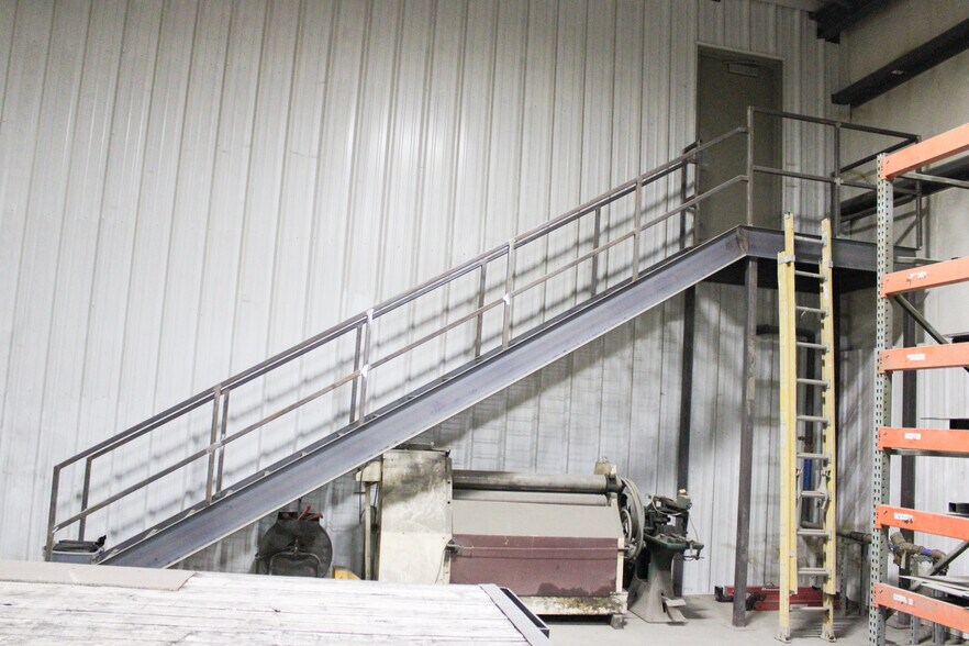 More Photos Of 895 W County Road 350 N, North Vernon Warehouse For Sale