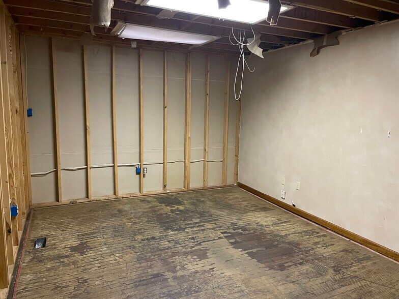 More Photos Of 237 S Cedar Ave, South Pittsburg Industrial For Sale