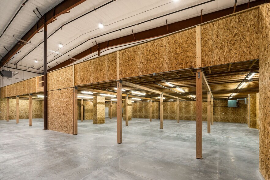 More Photos Of 880 Nicole st, Helena Distribution For Lease
