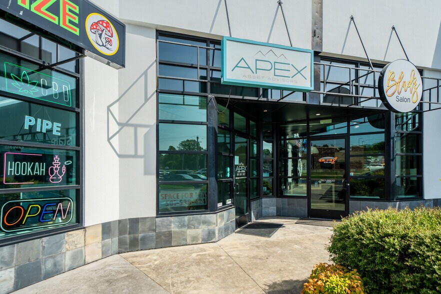 More Photos Of 1803 Airport Rd, Hot Springs General Retail For Lease