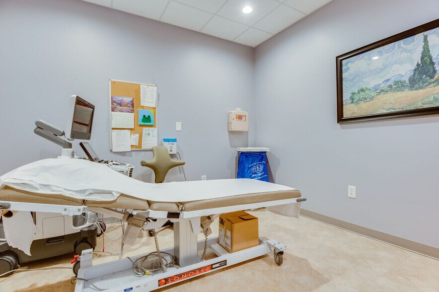 More Photos Of 4275 Western Blvd, Jacksonville Medical For Sale
