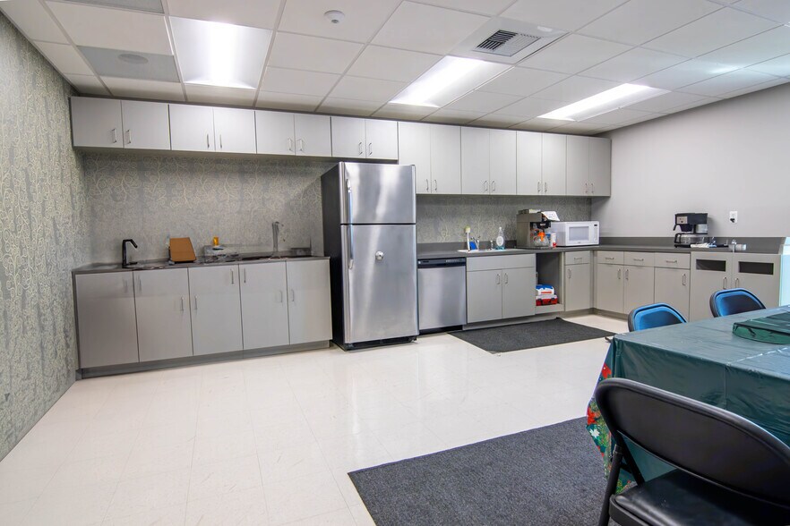 More Photos Of 5544 Central Ave, Saint Petersburg Office For Sale