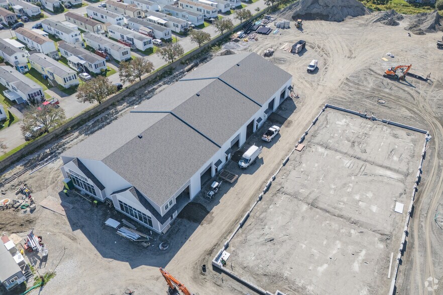 More Photos Of 300 Coddington Hwy, Middletown Warehouse For Lease