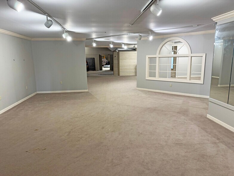 More Photos Of 10018 N State Road 1, Ossian Storefront For Lease