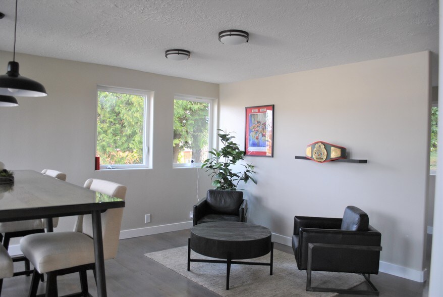 More Photos Of 630 Mary Ave SE, Salem Medical For Sale