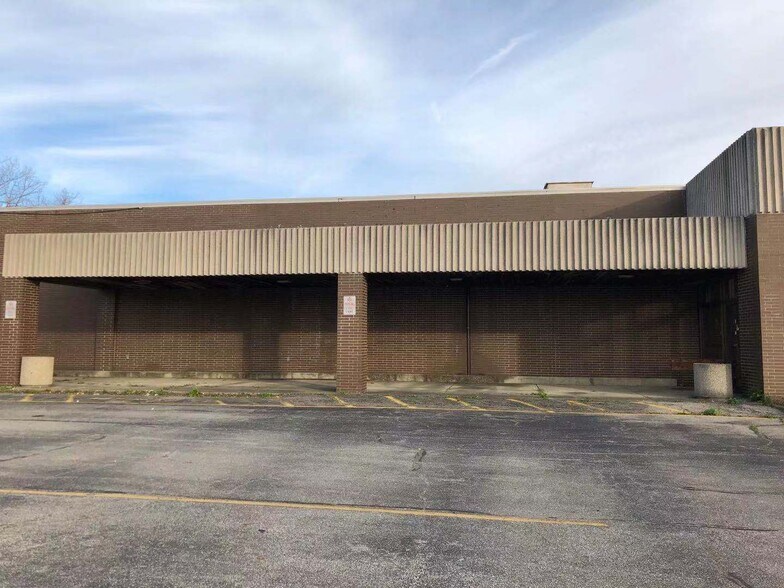 More Photos Of 2300 S Hamilton Rd, Columbus Storefront For Lease