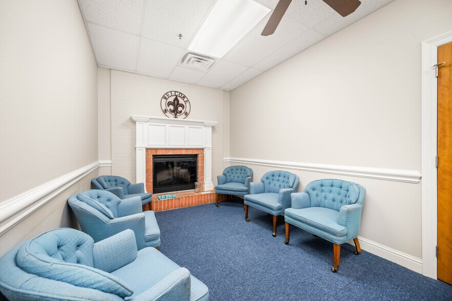 More Photos Of 816 University Pky, Natchitoches Office For Sale
