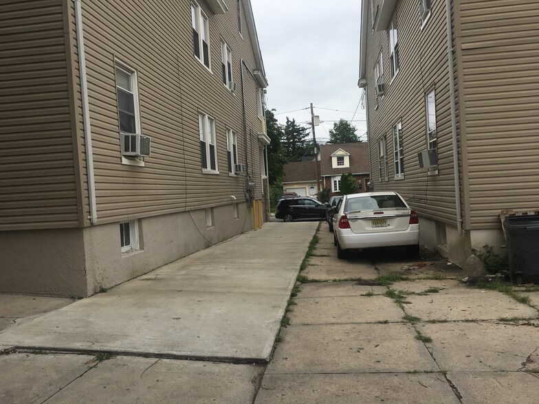 More Photos Of 28 Hale St, New Brunswick Apartments For Sale