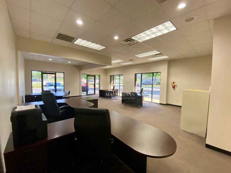 More Photos Of 37 Buck Creek Plz, Alabaster Storefront Retail Office For Lease