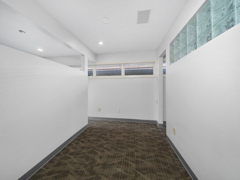 More Photos Of 5933 Stoney Creek Dr, Fort Wayne Office Residential For Sale