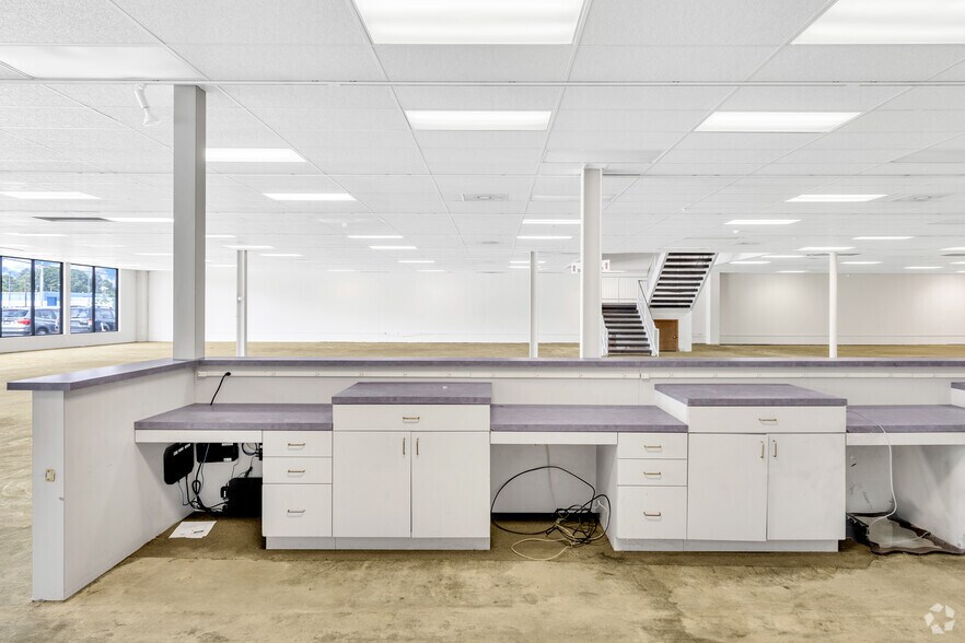 More Photos Of 6542 E Virginia Beach Blvd, Norfolk Freestanding For Lease