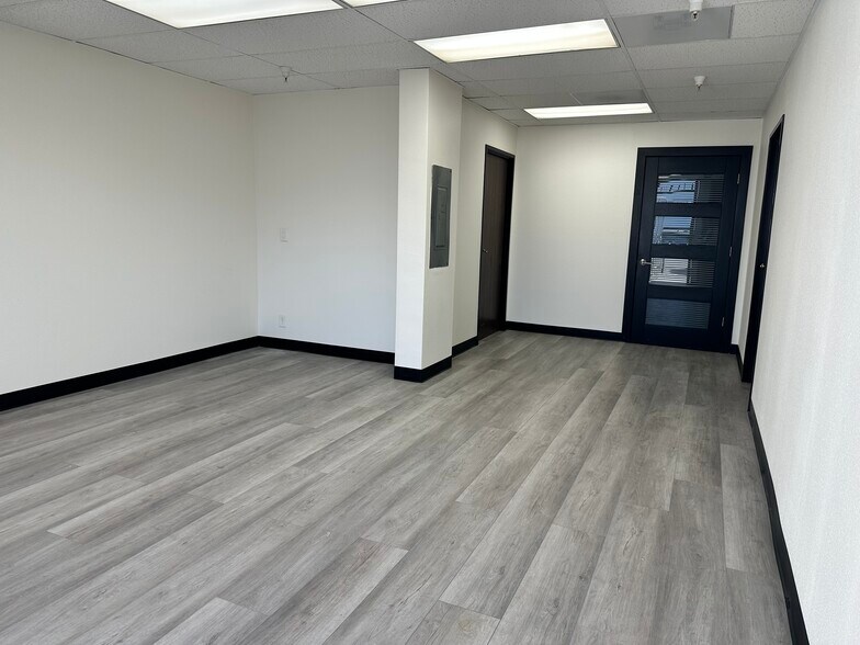 More Photos Of 12628 Raymer St, North Hollywood Warehouse For Lease