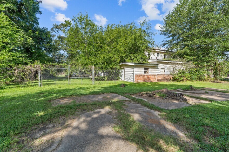 More Photos Of 1403 Crockett St, Lufkin Office Residential For Sale