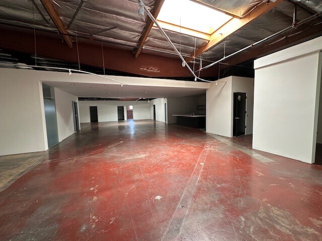 More Photos Of 1657-1669 12th St, Santa Monica Manufacturing For Lease
