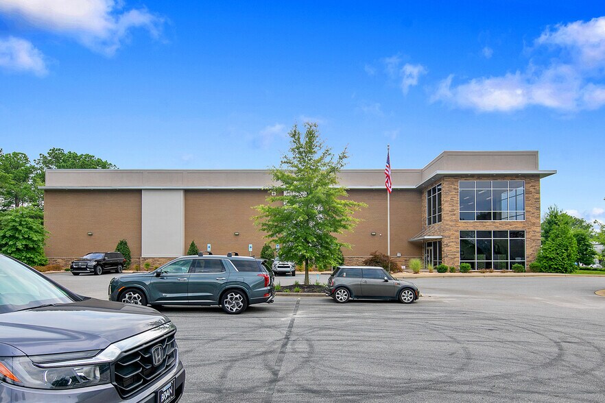 More Photos Of 2847 Bridgewood Dr, Fayetteville Office For Sale