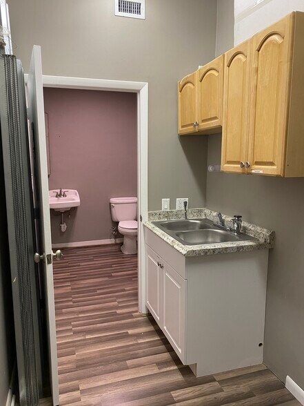 More Photos Of 38 SE Ocean Blvd, Stuart Storefront Retail Office For Lease