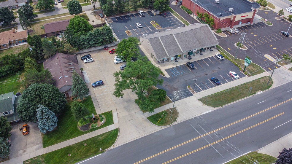 More Photos Of 8070-8078 21 Mile Rd, Shelby Township Office For Lease