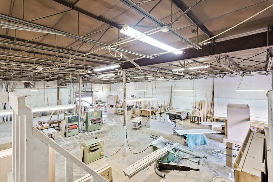 More Photos Of 1051 E 24th St, Hialeah Warehouse For Sale