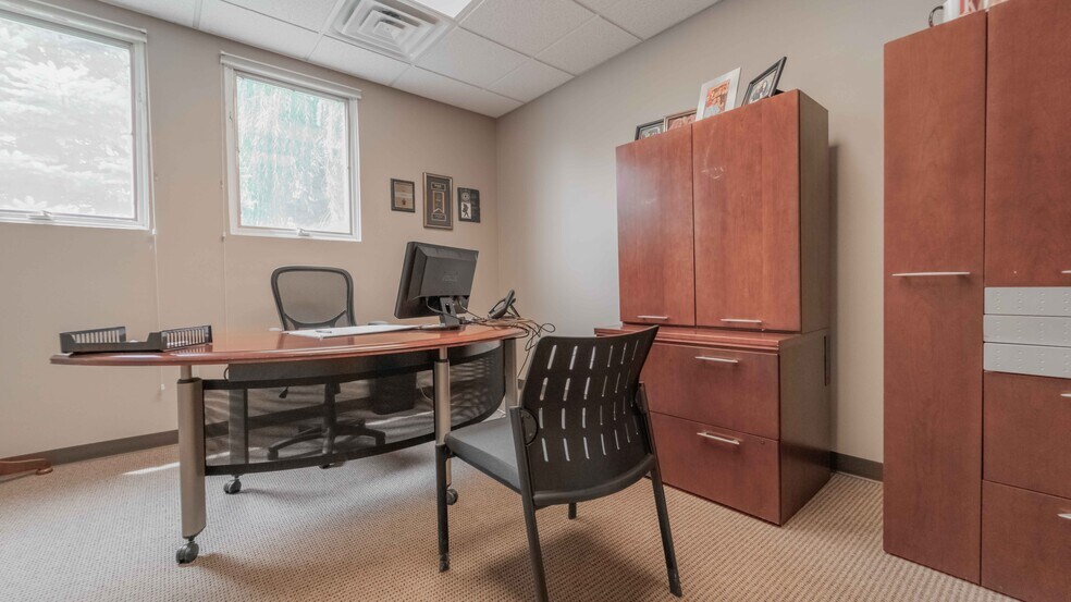 More Photos Of 600 Vale Park Rd, Valparaiso Flex For Lease