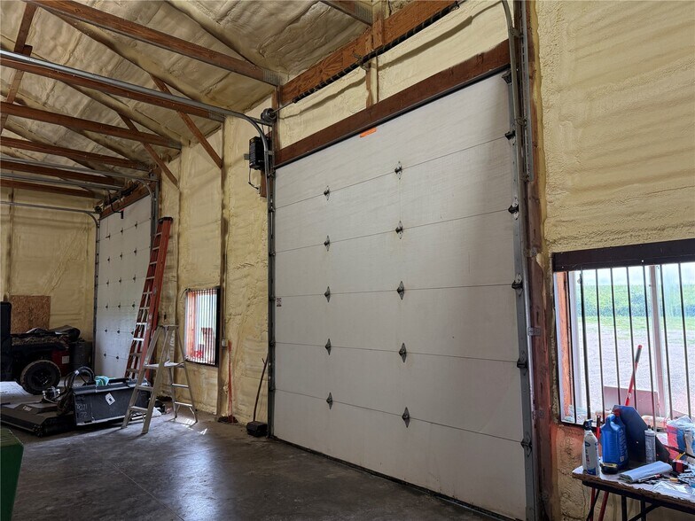 More Photos Of 4299 Lewis Access Rd, Center Point Warehouse For Lease