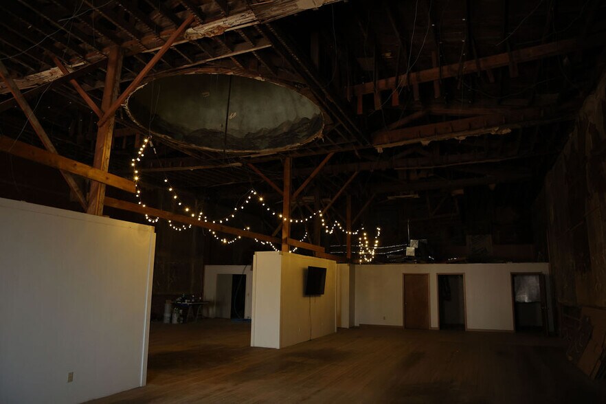 More Photos Of 526 Market St, Osage City Storefront For Sale