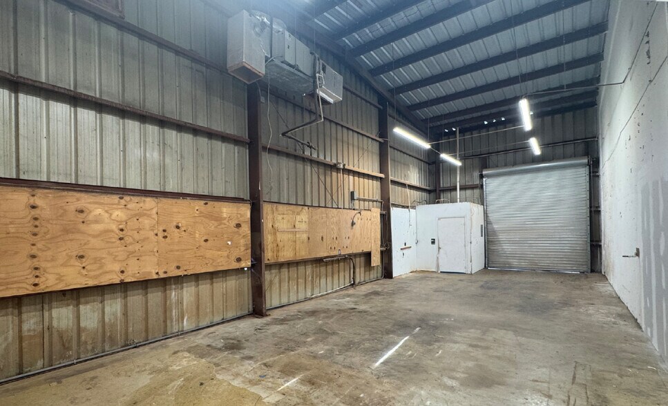More Photos Of 1726-1738 SW Biltmore St, Port Saint Lucie Light Manufacturing For Lease